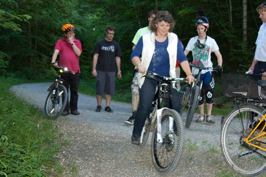 Ute Vogt übt sich im Downhillfahren